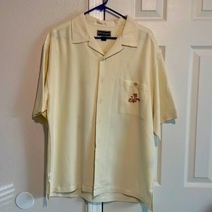 Weekender Casual Lifestyle is Size L Men’s short sleeve Button-down